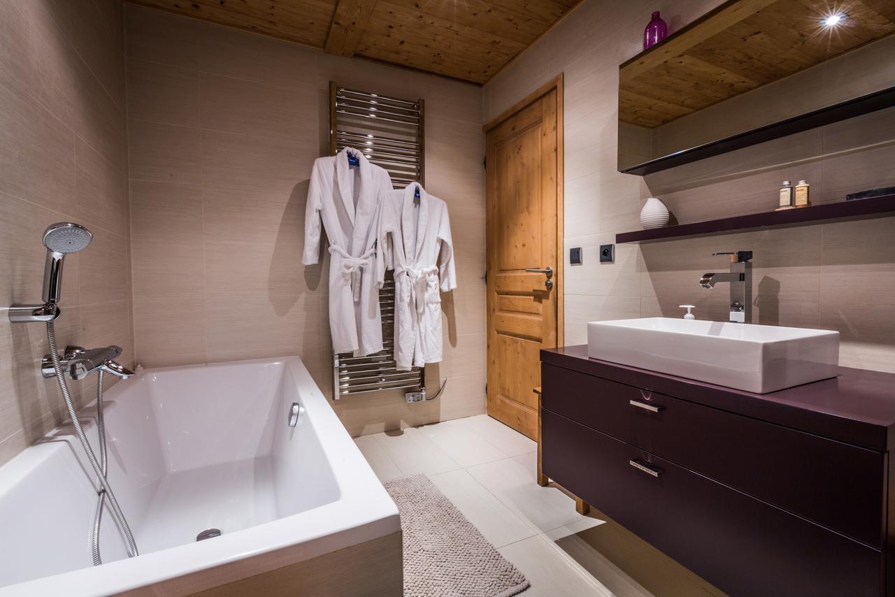 Apartment Au Bon Coin - Luxury Chamonix Hidden Haven, Mont Blanc View, Hot Tub And Garden Exterior photo